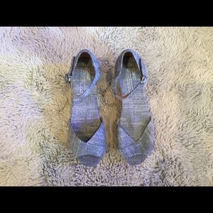 Toms navy never worn shoes